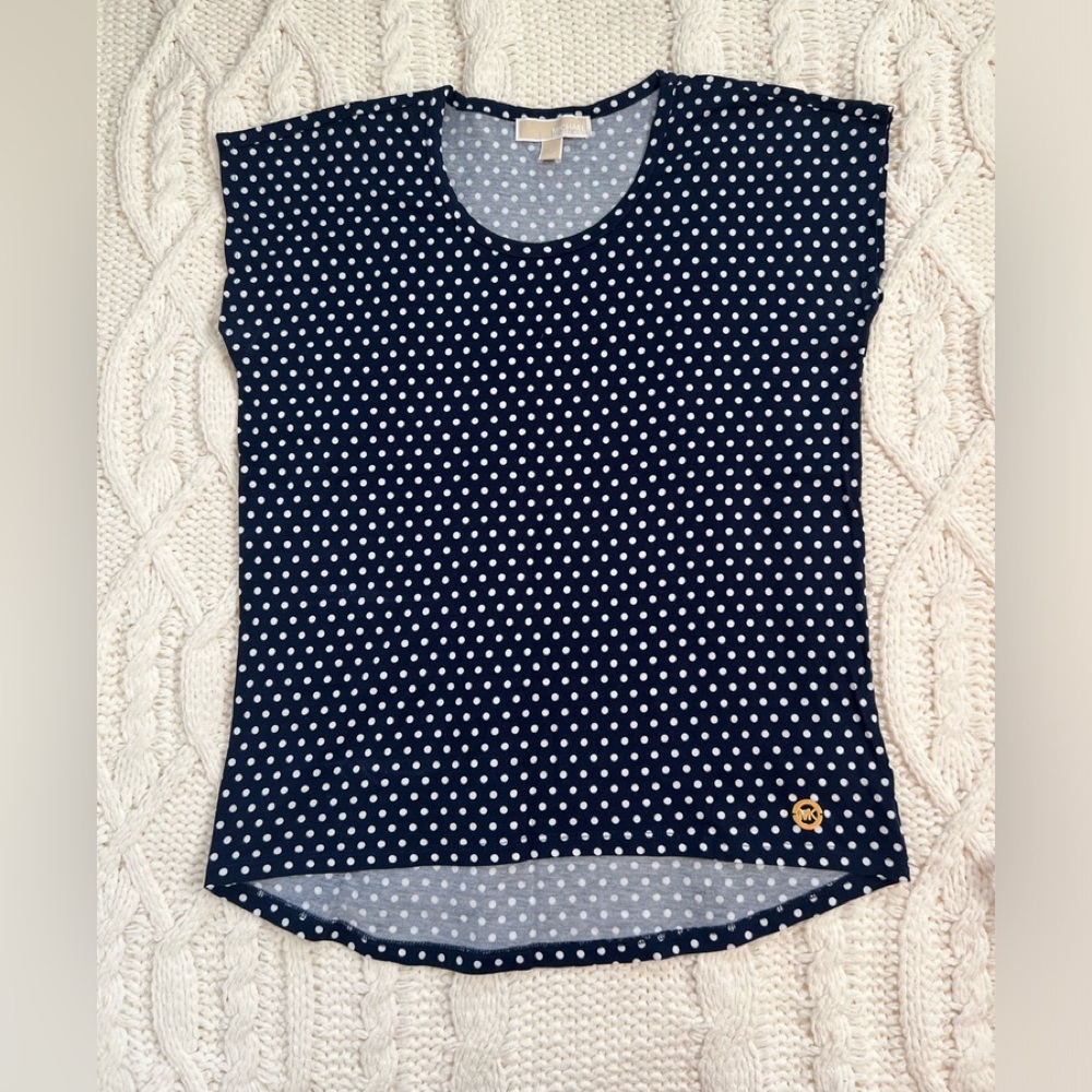Michael Michael Kors top women small
Cute polka dot pattern.